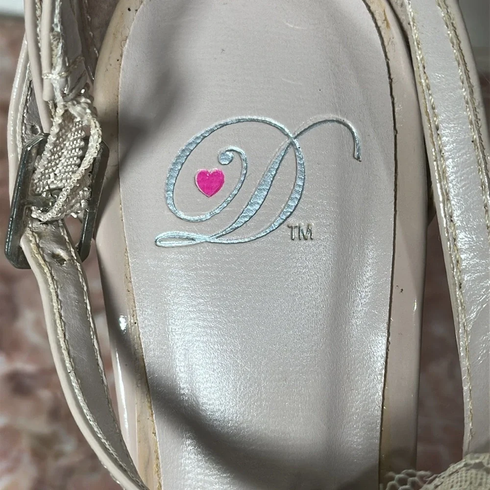 CHIC BLUSH FLORAL Heels Worn Once 6 1/2 Gorgeous